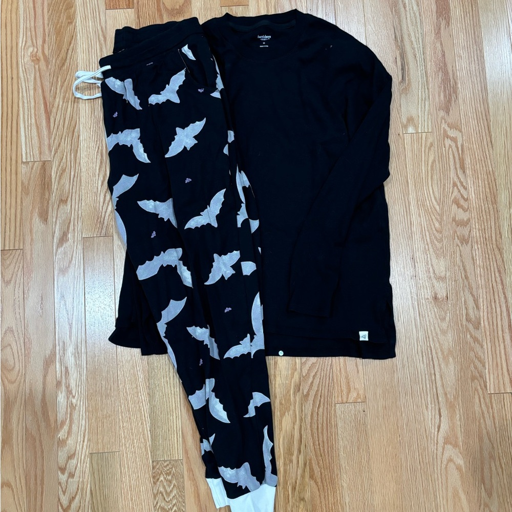Burt’s Bees adult Halloween pjs 🦇